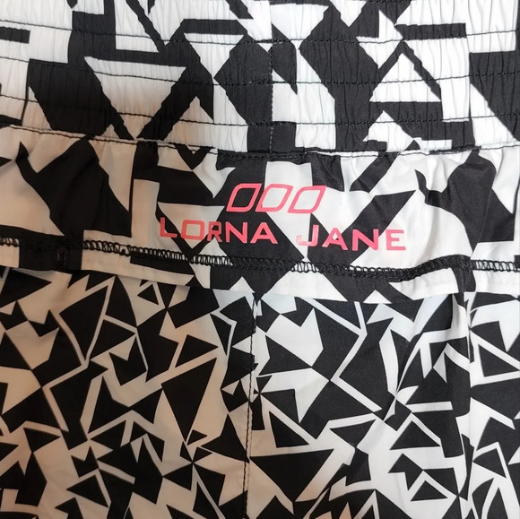 Lorna Jane running shorts. Pink side zippers. Built in shorts. Size XS. - Picture 8 of 11